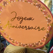 CENTRE DE TABLE PAPIER ANNIVERSAIRE INCA 22CM